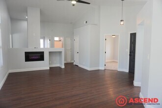 4801 Show Horse Dr in Bakersfield, CA - Building Photo - Building Photo