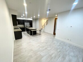 2432 Aperture Cir in San Diego, CA - Building Photo - Building Photo