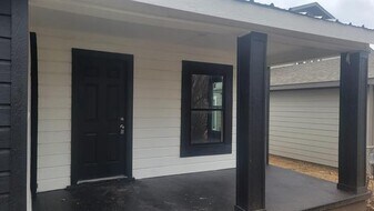 309 W Hull St in Denison, TX - Building Photo