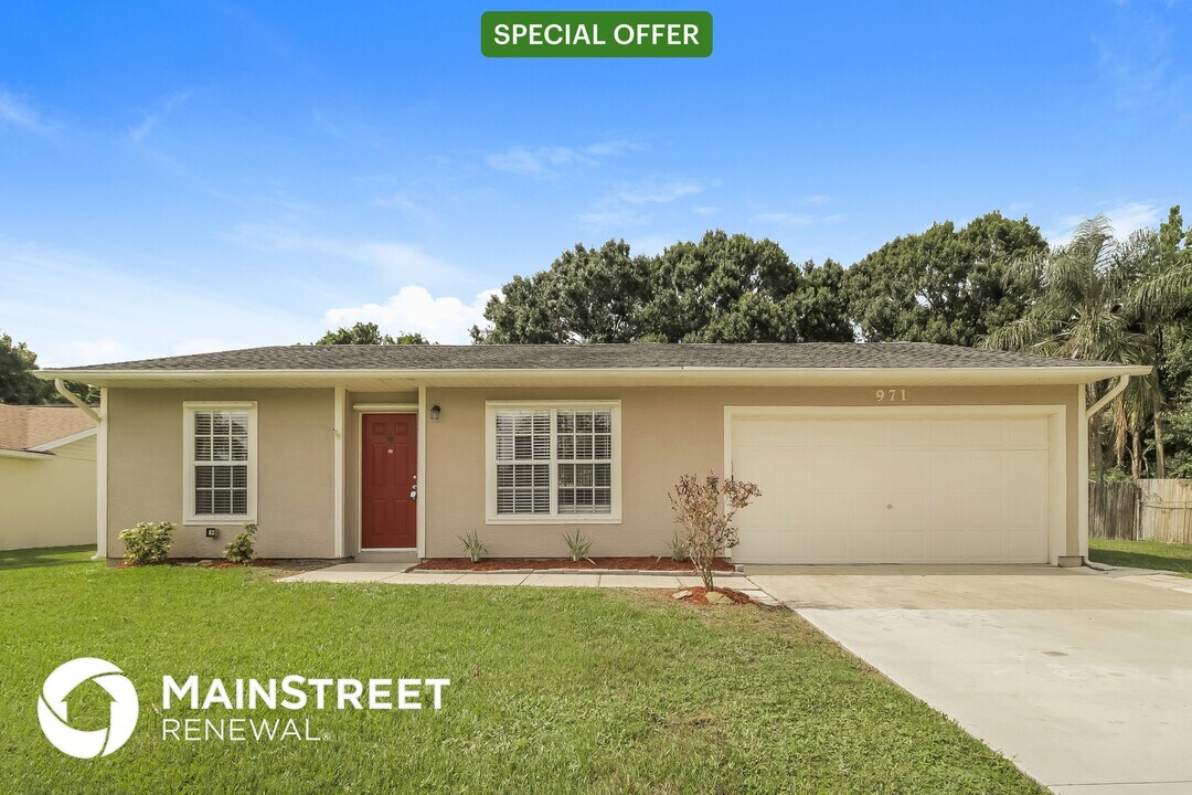 971 Fairhaven St NE in Palm Bay, FL - Building Photo