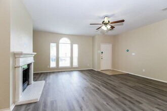 2321 Wildwood Ln in Denton, TX - Building Photo - Building Photo