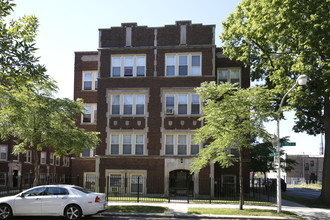 2201 E 70th in Chicago, IL - Building Photo - Building Photo