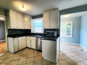 1435 Maple St in San Mateo, CA - Building Photo - Building Photo
