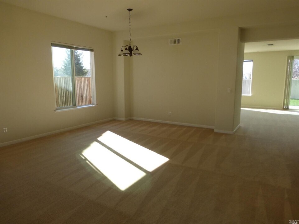 2235 Duncan St in Dixon, CA - Building Photo