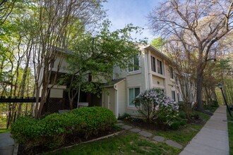 Burke Centre Station Commons in Burke, VA - Building Photo - Building Photo