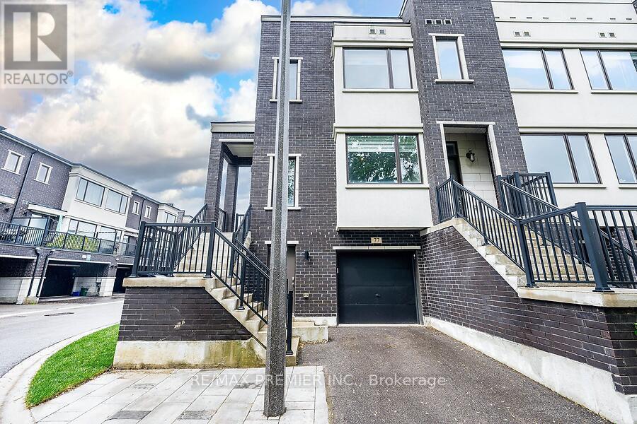 77 Sydney Cir in Vaughan, ON - Building Photo