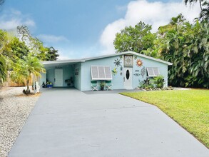 2400 14th St N in Naples, FL - Building Photo - Building Photo