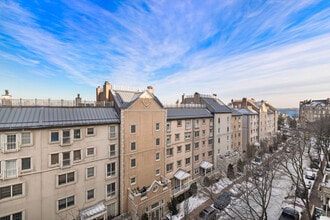 206 Shearwater Ct W, Unit 65 in Jersey City, NJ - Foto de edificio - Building Photo