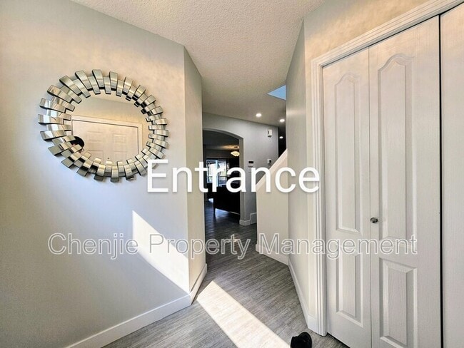 5254-162A 162A Ave in Edmonton, AB - Building Photo - Building Photo