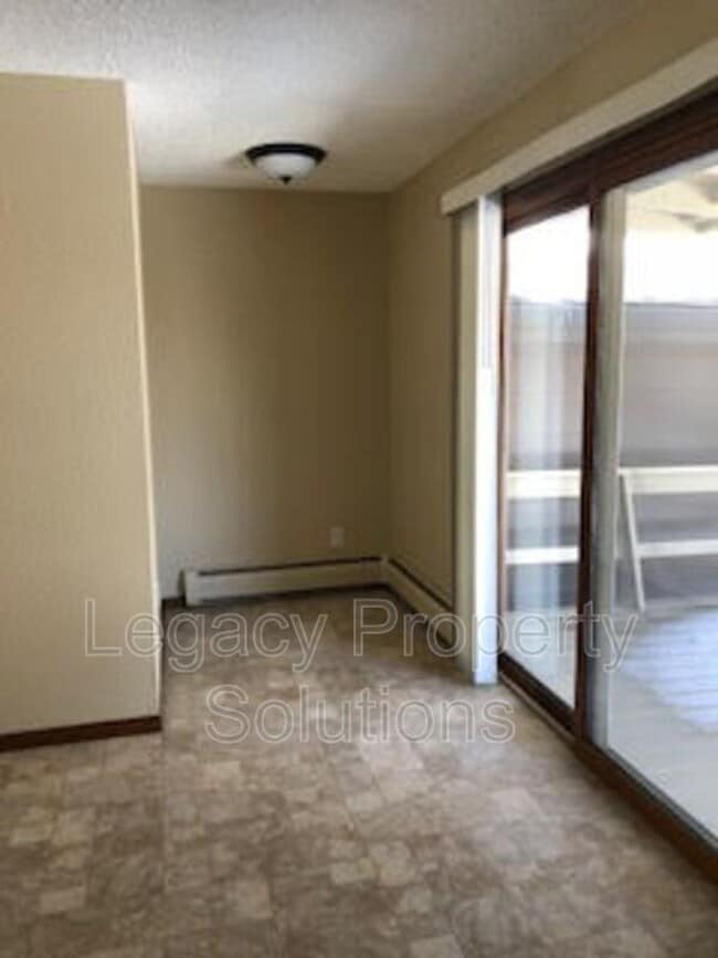 902 E Turnpike Ave in Bismarck, ND - Building Photo - Building Photo