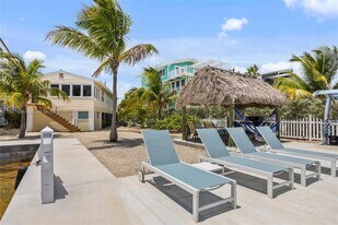 235 Tavernier Dr in Tavernier, FL - Building Photo