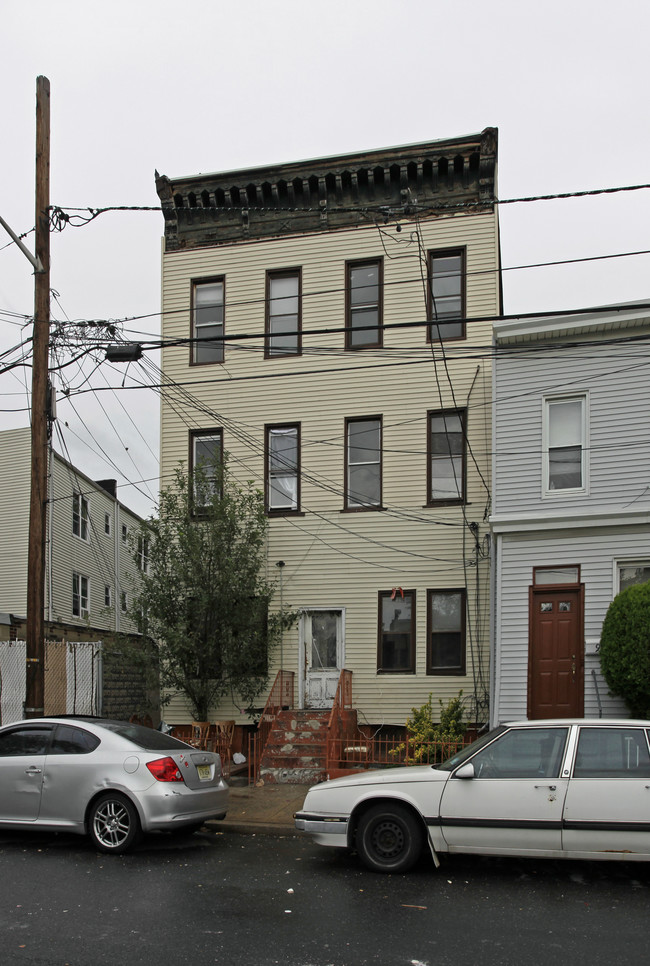 94 Neptune Ave in Jersey City, NJ - Building Photo - Building Photo