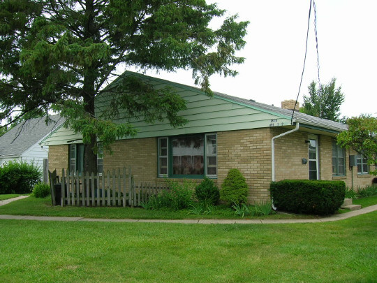 1811 S Alpine Rd in Rockford, IL - Foto de edificio