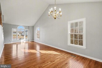 5819 Stone Ridge Dr in Centreville, VA - Building Photo - Building Photo