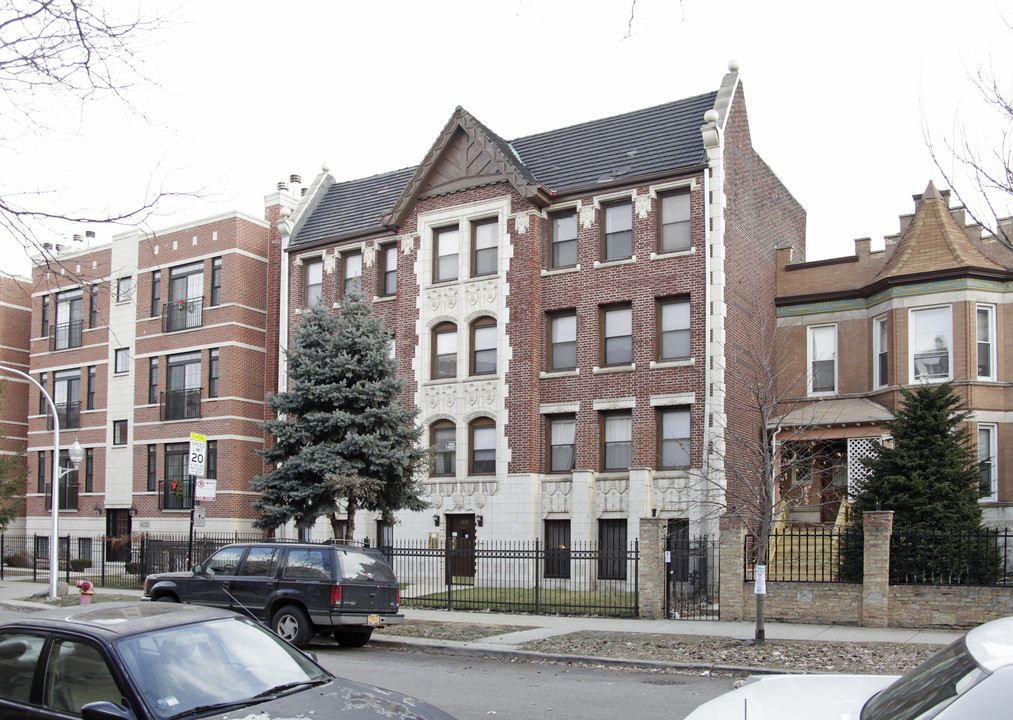 Kenmore in Chicago, IL - Foto de edificio