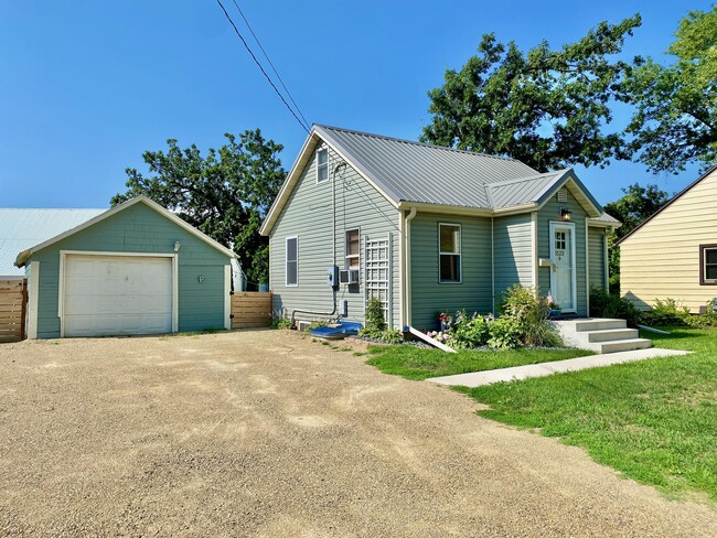 1523 W Clark St in Albert Lea, MN - Building Photo - Building Photo