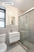 256 W 15th St in New York, NY - Building Photo - Building Photo