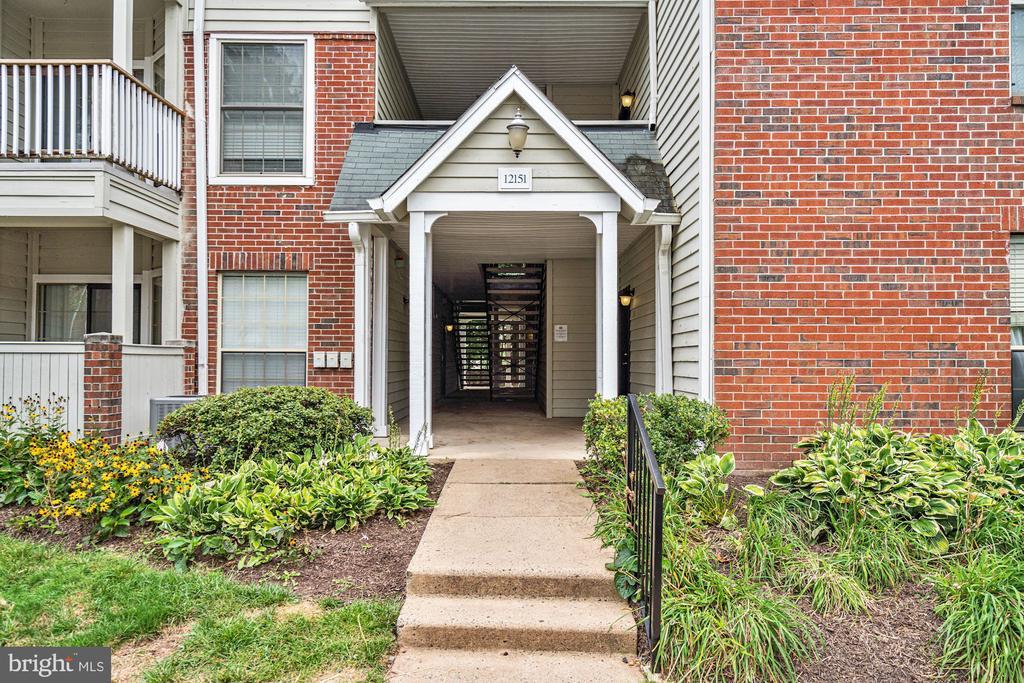 12151 Penderview Ln in Fairfax, VA - Building Photo