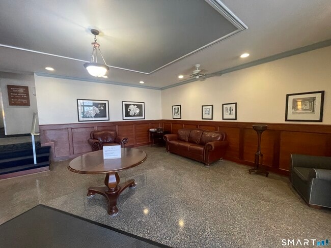 39 Glenbrook Rd in Stamford, CT - Building Photo - Building Photo
