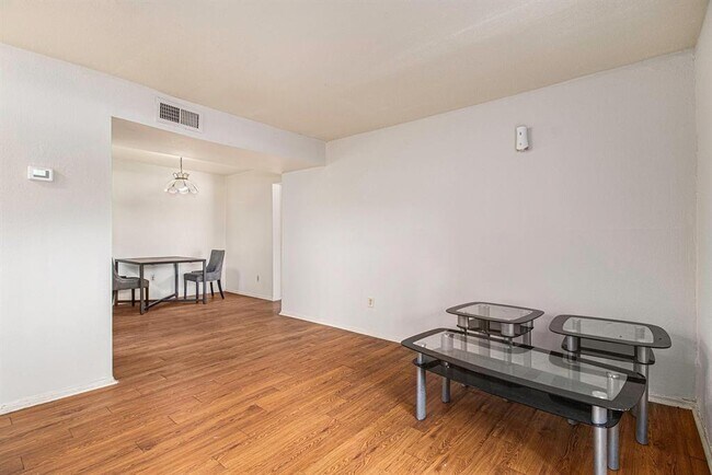 8201 Richmond Ave. in Houston, TX - Building Photo - Building Photo