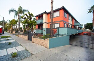 Locust Avenue Apartments in Long Beach, CA - Building Photo