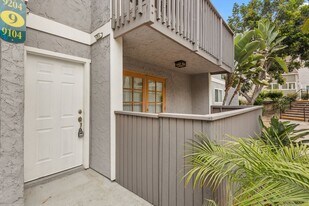 6333 College Grove Way in San Diego, CA - Building Photo