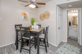 Tudor Crossing Apartments in Oklahoma City, OK - Foto de edificio - Interior Photo