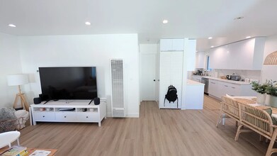 1113 24th St, Unit B in Santa Monica, CA - Foto de edificio - Building Photo