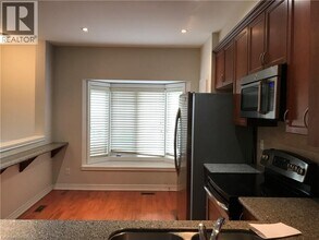 4294 Ingram Common in Burlington, ON - Building Photo - Building Photo