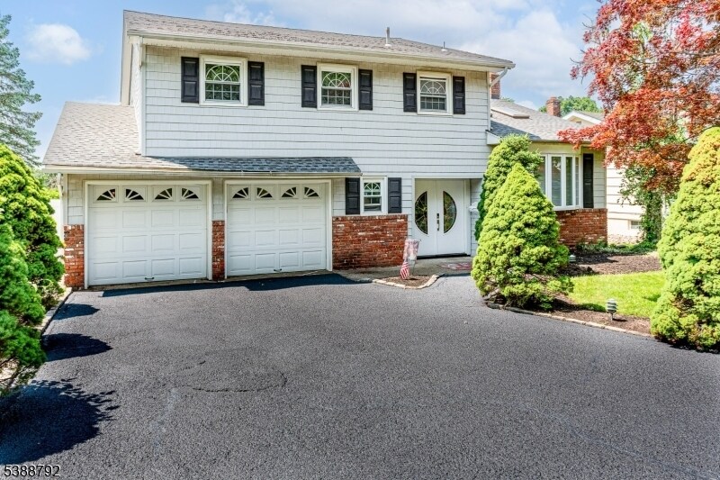 34 Lincoln St in Roseland, NJ - Building Photo