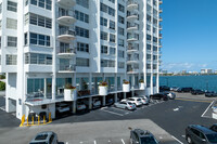 Majorca Towers in North Miami, FL - Foto de edificio - Building Photo