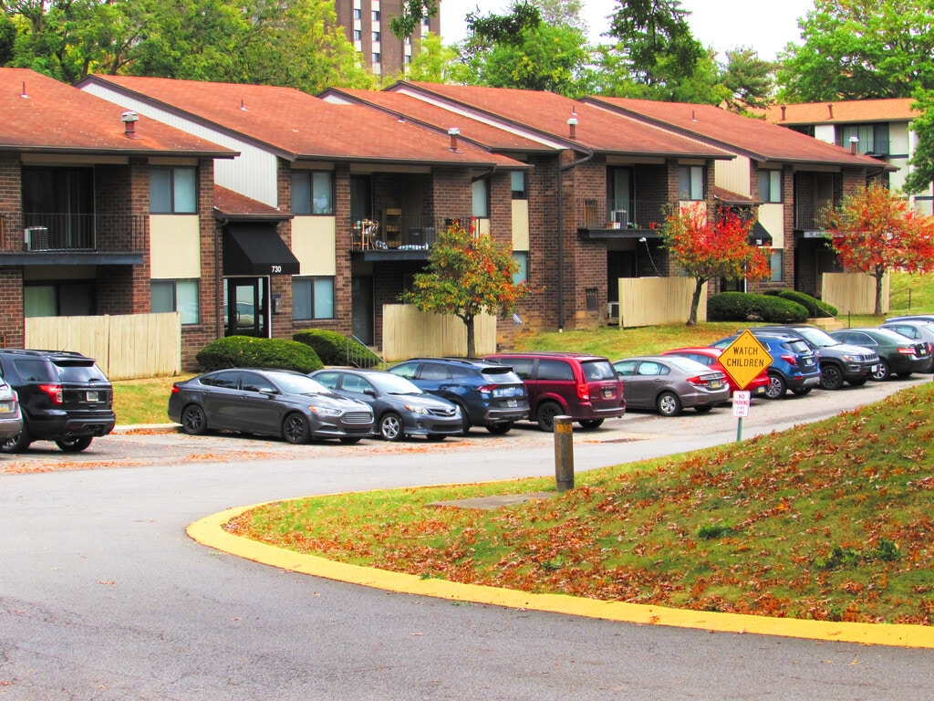 Riverwind at Chatham Park Drive Apartments in Pittsburgh, PA