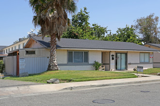 Grand Plaza Apartments in Porterville, CA - Building Photo - Building Photo