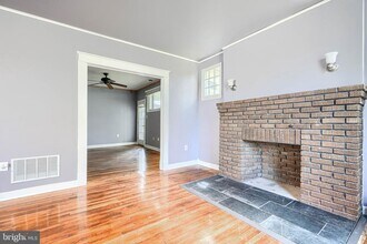 3213 Vickers Rd in Baltimore, MD - Foto de edificio - Building Photo