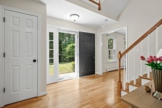 14 Nourse St in Westborough, MA - Foto de edificio - Building Photo