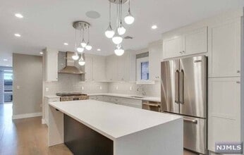 746 Undercliff Ave in Edgewater, NJ - Building Photo - Building Photo