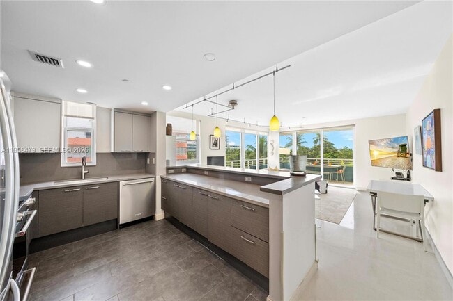 200 Ocean Dr, Unit 5D in Miami Beach, FL - Building Photo - Building Photo