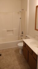 721 Division St, Unit 4 in La crosse, WI - Foto de edificio - Building Photo