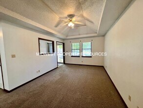 1014 SE 7th Terrace in Lee's Summit, MO - Foto de edificio - Building Photo