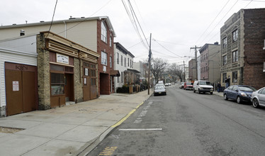 69 Webster Ave in Jersey City, NJ - Building Photo - Building Photo