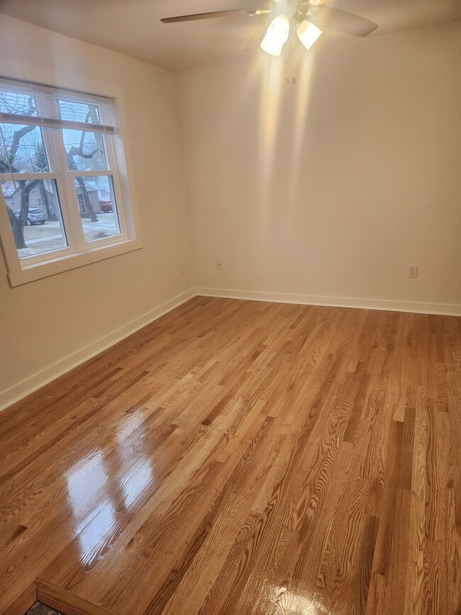 1932 Heath Ave, Unit April 2 in Madison, WI - Foto de edificio - Building Photo