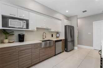 2227 Cody St in Hollywood, FL - Building Photo - Building Photo