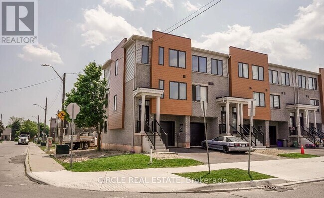 38 Reid Ave N in Hamilton, ON - Building Photo - Building Photo