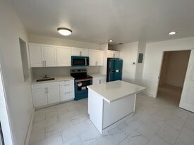 212 SW 22nd St, Unit 4