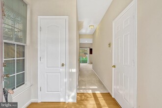 13051 Park Crescent Cir in Herndon, VA - Building Photo - Building Photo