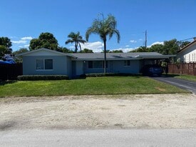 2751 NE 26th Terrace in Boca Raton, FL - Building Photo