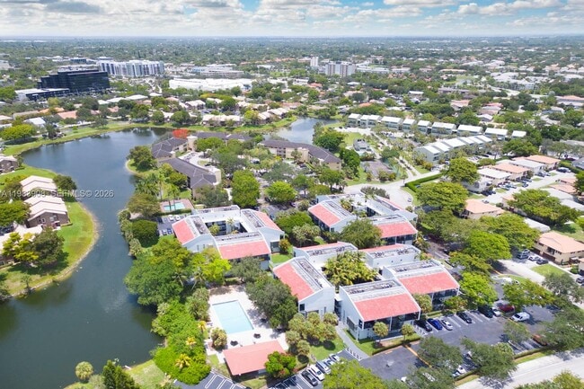 2930 Forest Hills Blvd in Coral Springs, FL - Foto de edificio - Building Photo