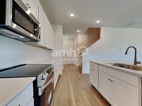 1120 Livengood Wy in Indian Trail, NC - Foto de edificio - Building Photo