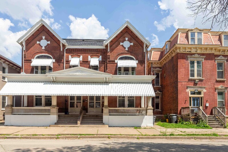 1658 Iowa St in Dubuque, IA - Building Photo