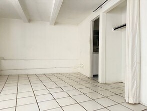 1123 Benton Wy in Los Angeles, CA - Building Photo - Building Photo